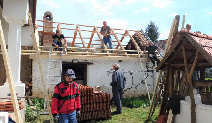 Nová strecha tradičného pecného domčeka 2.3.2023